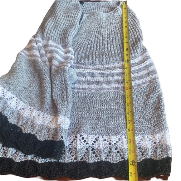 Boho Style Vertigo Gray Knit Poncho Sweater - Picture 11 of 11